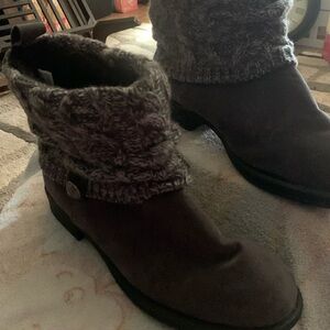 Muk Luks - NWOT women’s booties